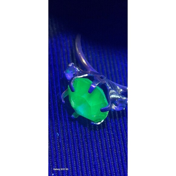 Uranium glass silvertone adjustable ring and huggie hoop earrings - Picture 12 of 12